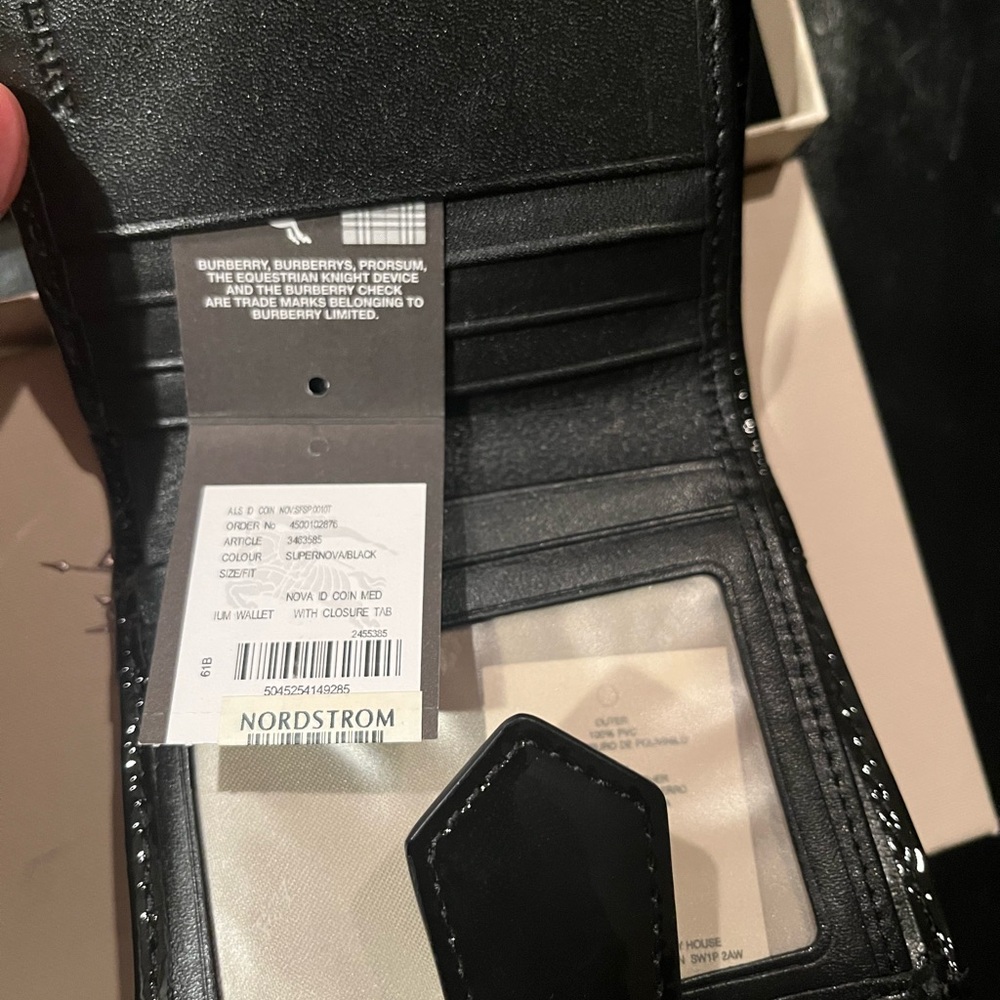 Burberry Nova Check Bifold Wallet, NWT. In original box and comes with dustbag - Picture 4 of 8